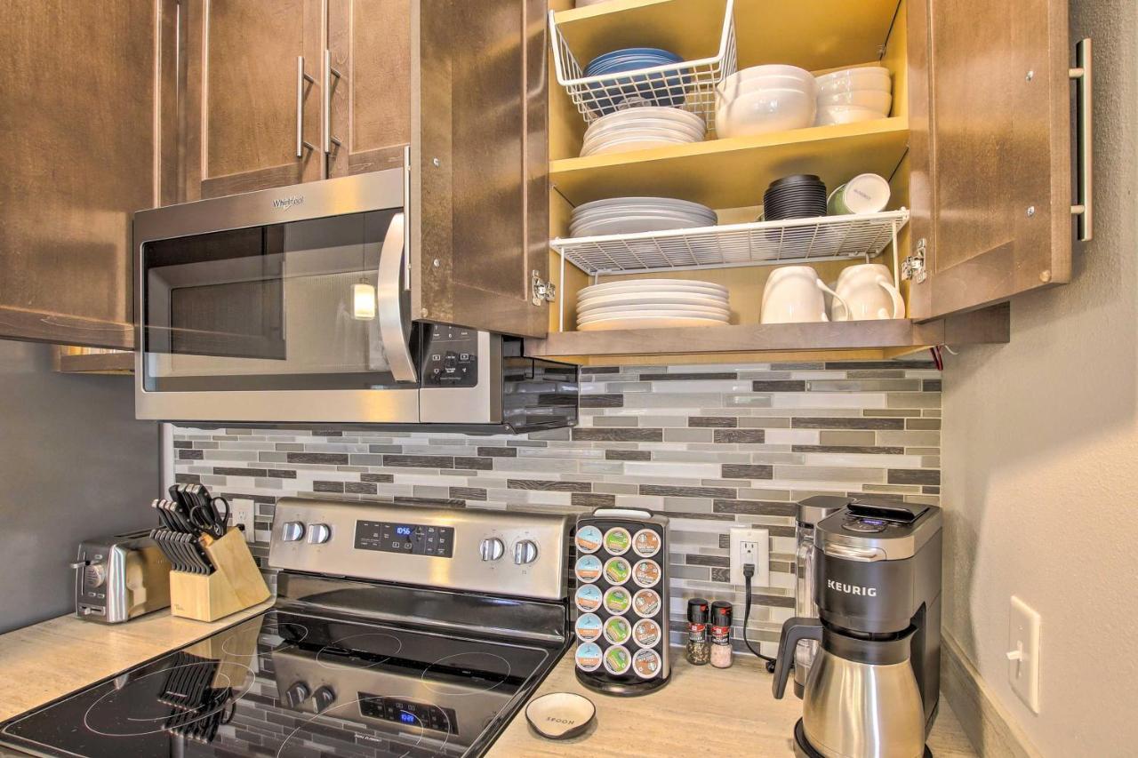 Riverfront Townhome With Grill! Holiday home *