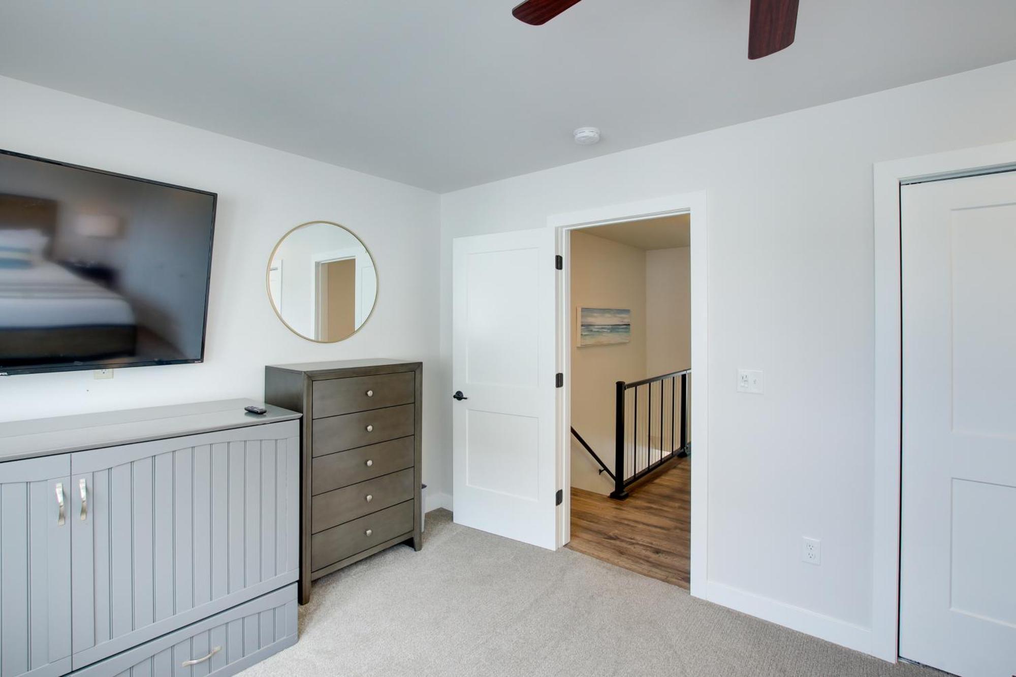 Riverfront Townhome With Grill! Holiday home *