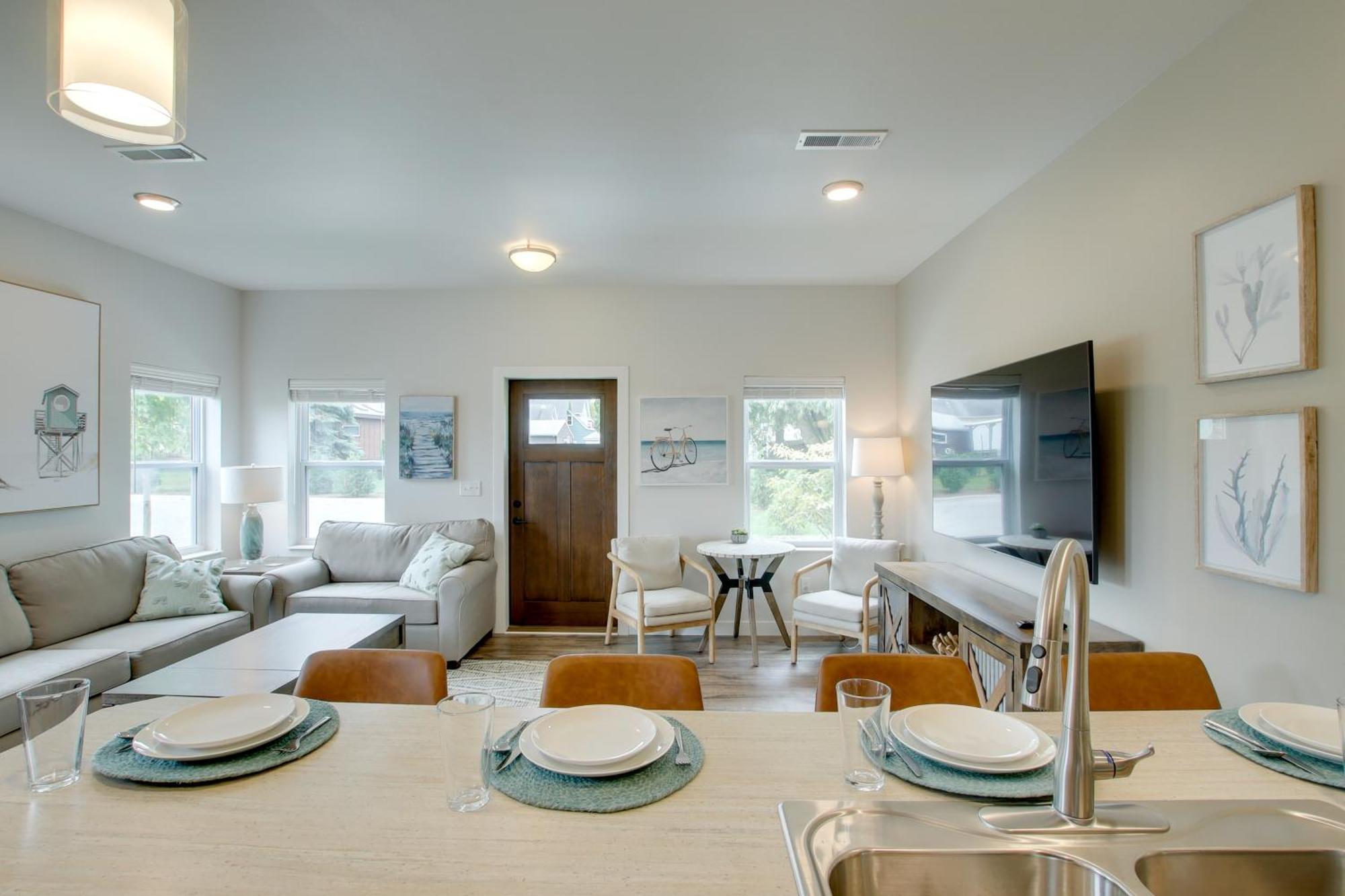 Riverfront Townhome With Grill!