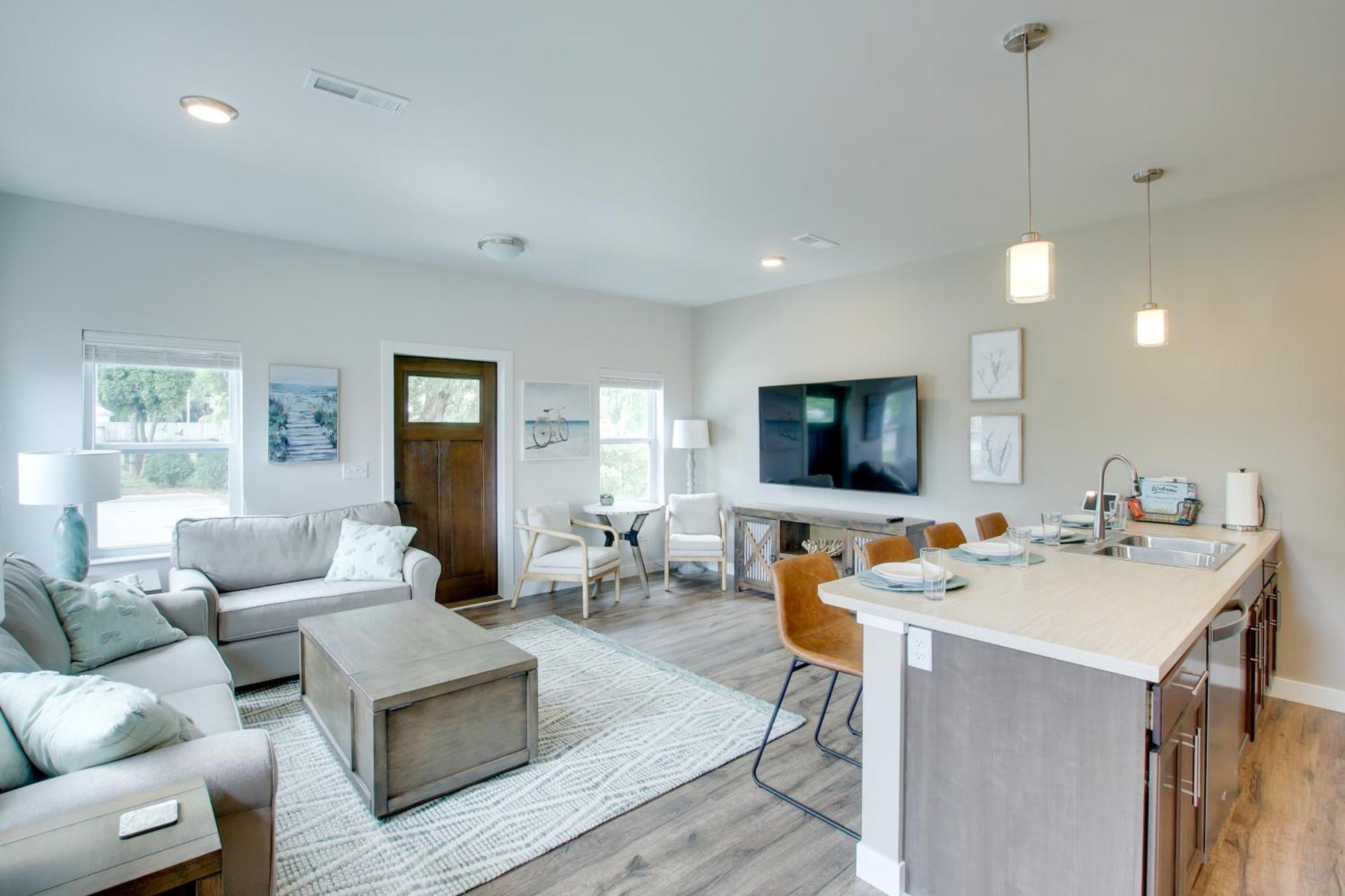 Riverfront Townhome With Grill! * Sheboygan
