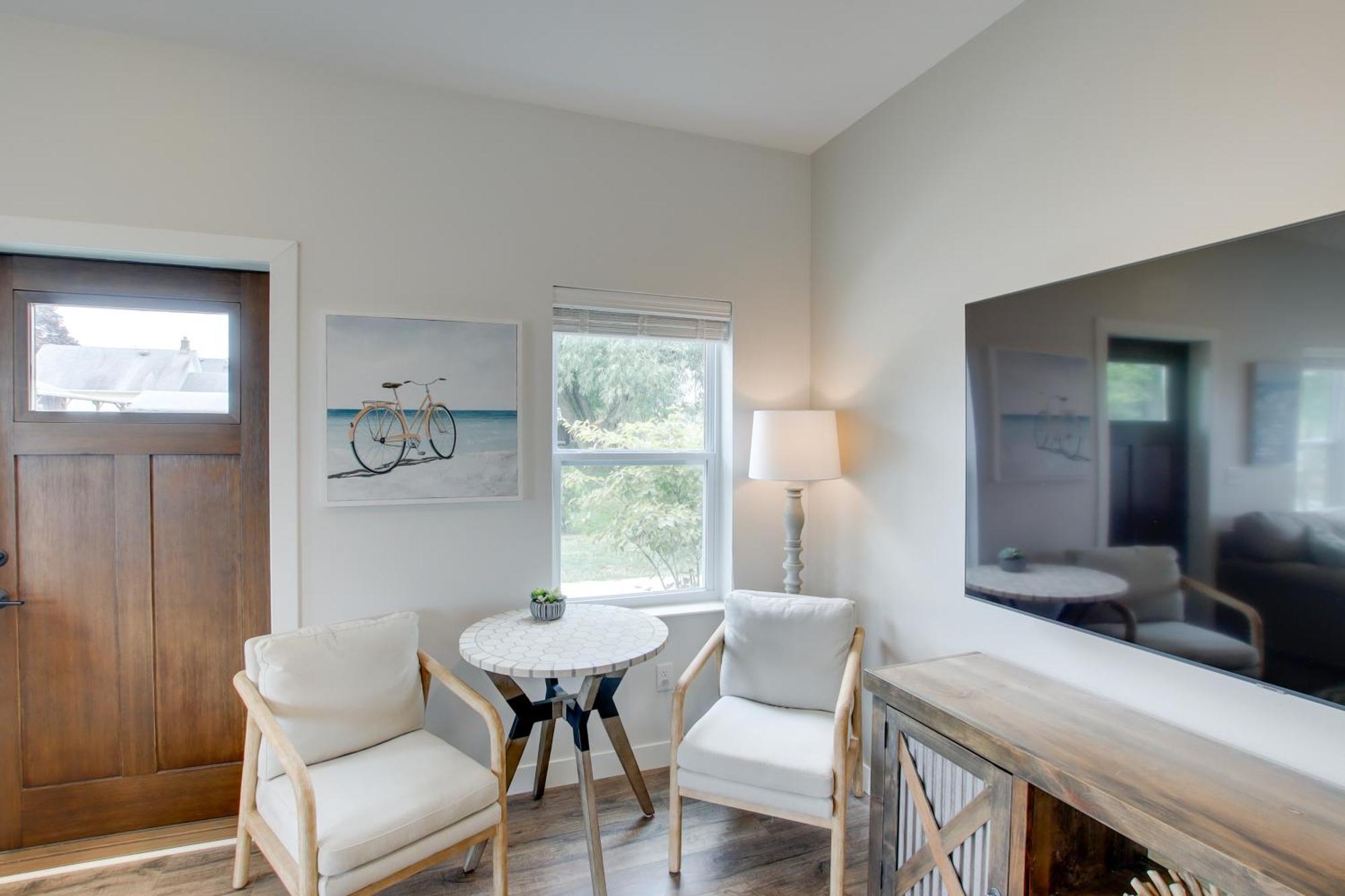 Riverfront Townhome With Grill! Holiday home Sheboygan